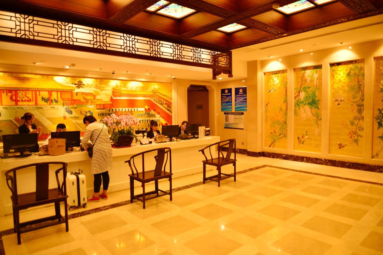 Palace 4*